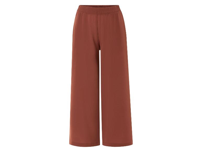 Pantalon large brun-rouge.