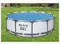 Piscine Bestway Steel Pro MAX avec couverture bleue.