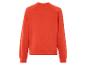 Un sweat-shirt orange à manches longues.