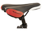 Une selle noire avec des détails rouges et blancs de la marque Zündapp.