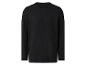 Un t-shirt noir à manches longues.