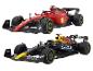 Deux modèles de voitures de course de Formule 1, une Ferrari rouge et une Red Bull noire.