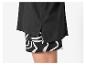 Tunique noire et short à motif blanc et noir.