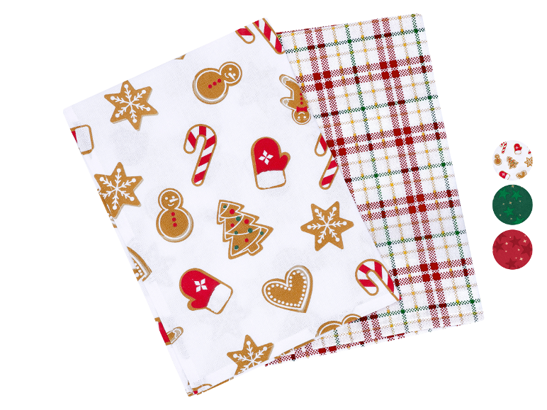 Torchons de cuisine de Noël: un avec des pains d'épices, un à carreaux, avec des échantillons de motifs.