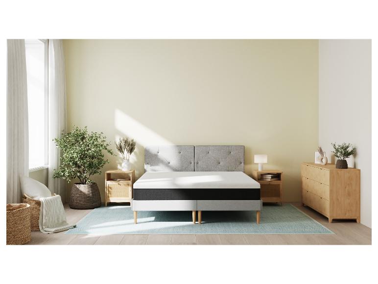 Lit, matelas et meubles de chambre à coucher style minimaliste.