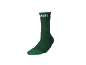 Chaussette verte avec un motif de sapin de Noël en outils et texte blanc sur le bord