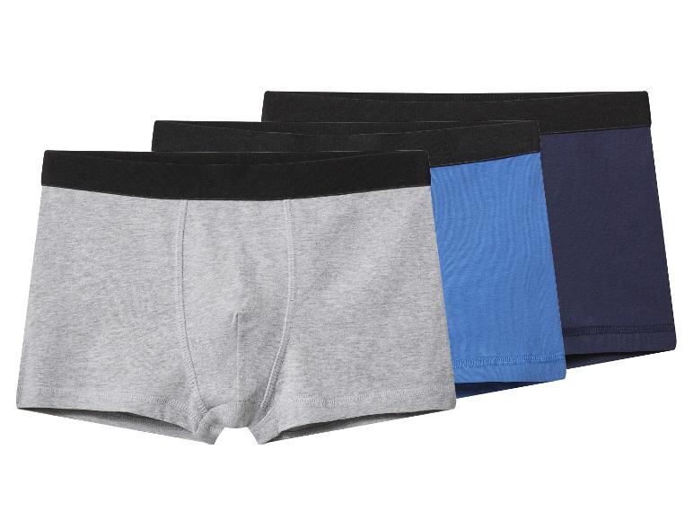 Trois boxers pour hommes en gris, bleu et bleu marine, avec des ceintures noires.
