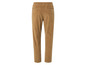 Pantalon en velours côtelé marron avec taille élastique.