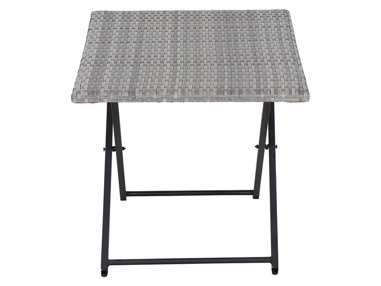 Une table à plateau en osier gris sur un piétement noir pliable.
