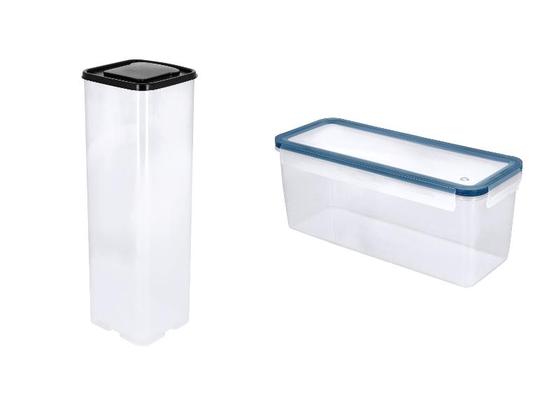 Deux boîtes de conservation transparentes avec couvercles, une haute et carrée, l'autre rectangulaire.