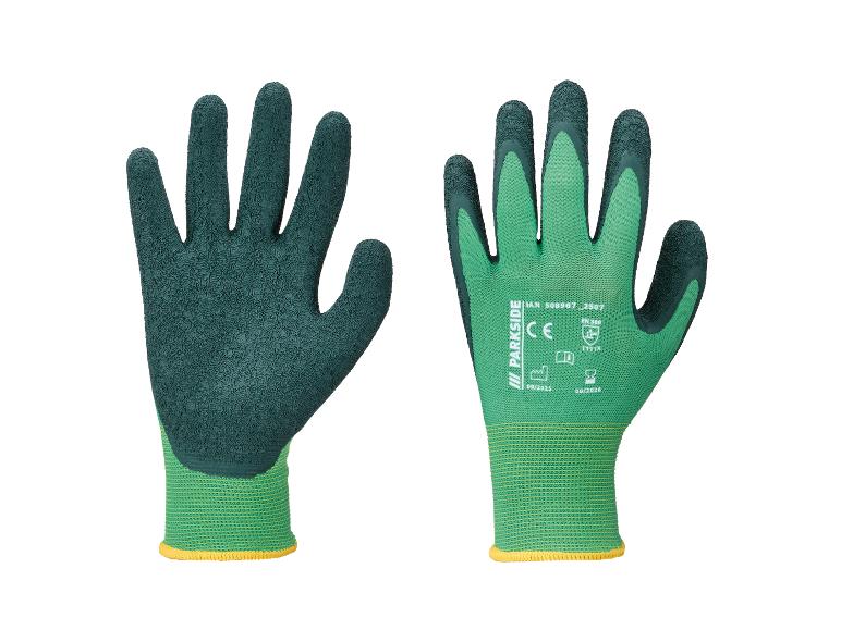 Paire de gants de travail verts et vert foncé avec prise texturée et marquages de sécurité.