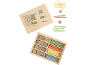Boîte d'apprentissage en bois avec bâtonnets de comptage, jetons numérotés et symboles mathématiques.