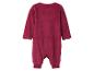 Grenouillère bébé en velours bordeaux à manches longues et col rond.