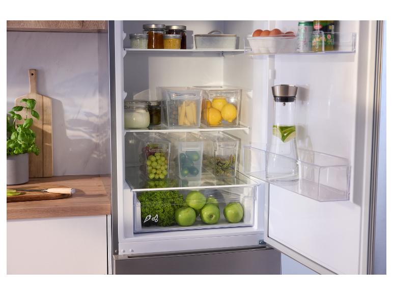 Organisateurs de réfrigérateur SILVERCREST® remplis d'aliments dans un réfrigérateur