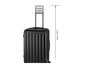 Une valise noire avec une poignée télescopique, de 102 cm de haut.