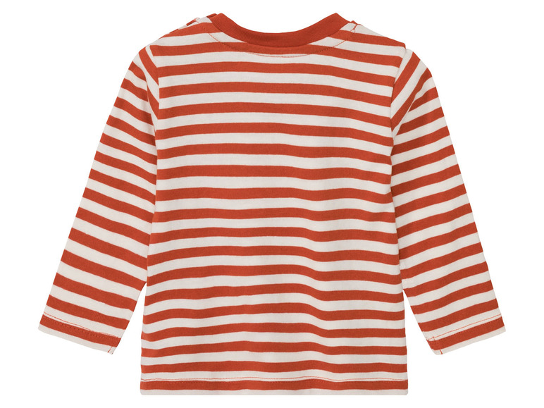 Un t-shirt à manches longues rayé rouge et blanc pour bébé.