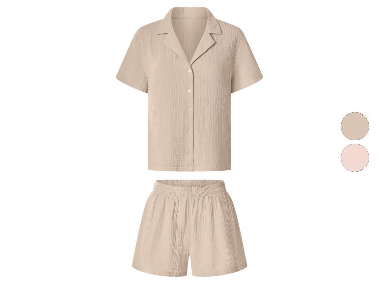 Ensemble pyjama femme chemise boutonnée à manches courtes et short en beige et rose.