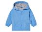 Une veste bleue à capuche pour enfants.