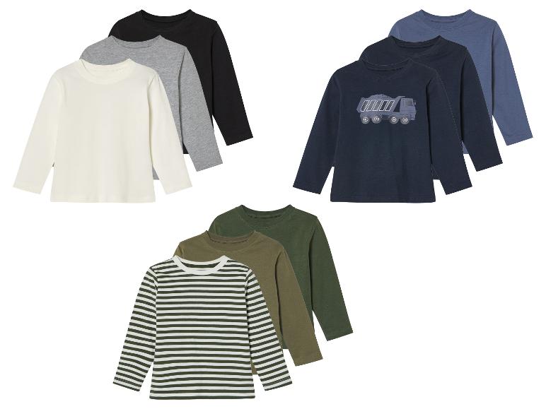 Ensemble de trois t-shirts à manches longues pour garçons, de couleurs et motifs variés.