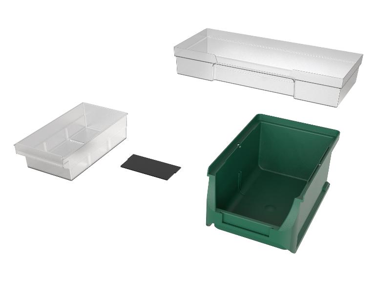 Conteneurs de rangement en plastique transparents et verts avec un séparateur noir.