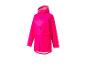 Un imperméable rose à capuche.
