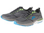 Deux paires de chaussures de course grises avec des détails bleus et verts.