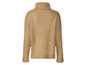 Un pull beige en tricot à col roulé.