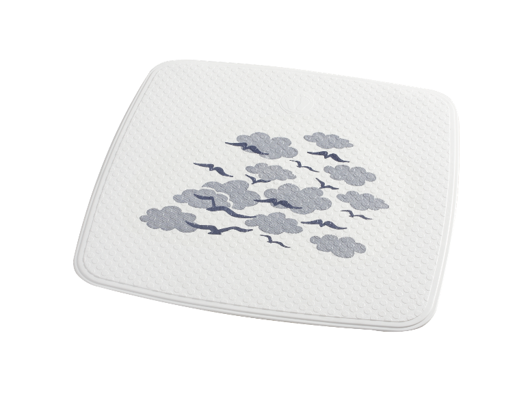 Tapis carré blanc avec un motif de nuages et d'oiseaux.