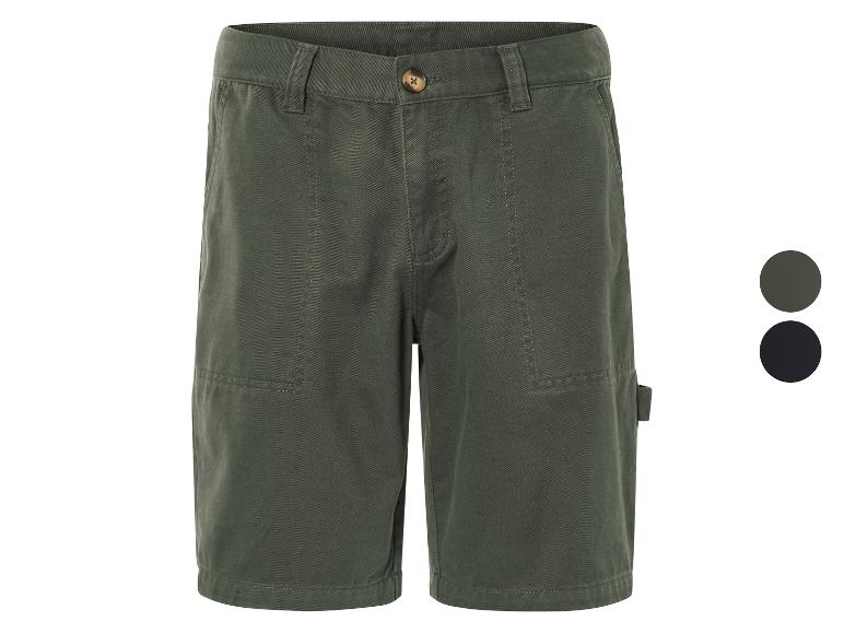 Shorts cargo en coton vert olive et noir.