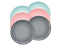 Une pile d'assiettes colorées en gris, rose et bleu.