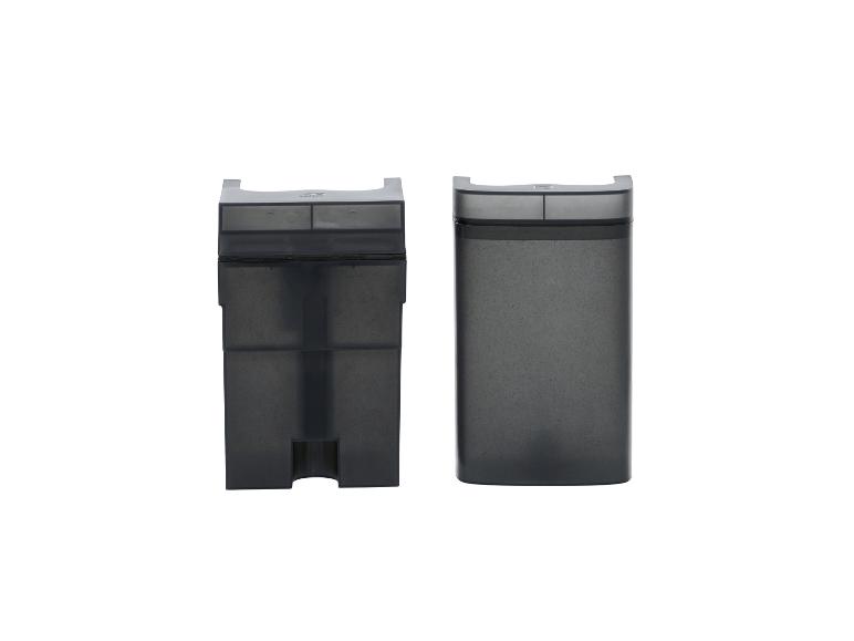 Deux récipients en plastique gris foncé, un rectangulaire et un aux bords arrondis