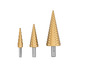 Trois forets étagés avec des diamètres de 4-12 mm, 4-20 mm et 4-32 mm.