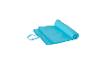Serviette de sport Crivit bleue pliée.