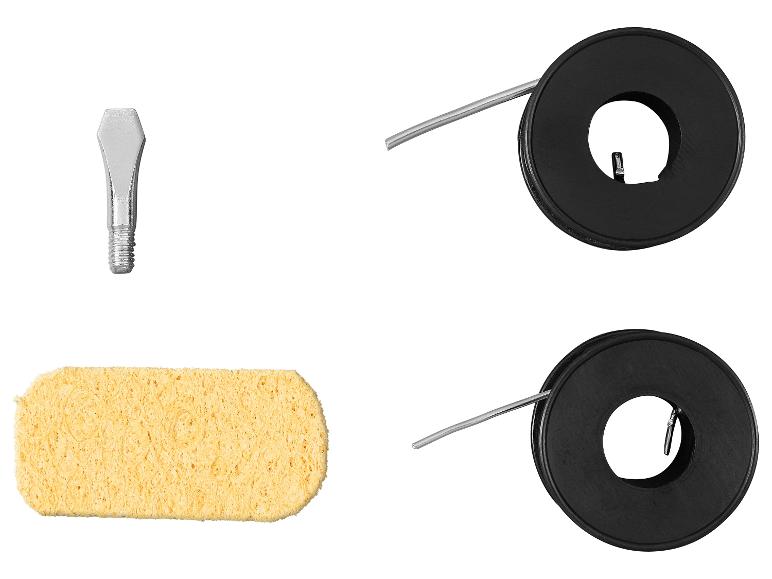 Pointe de fer à souder, éponge et deux bobines de fil à souder.