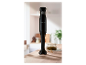 Mixeur plongeant SilverCrest sur une table en bois.