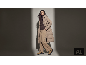 Femme portant une doudoune beige élégante, un pull et un pantalon droit.