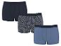 Lot de trois boxers en coton pour homme: un bleu marine, un à motif géométrique et un bleu clair.