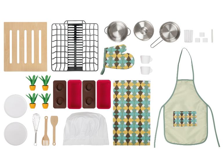 Accessoires de cuisine : tablier, gants, moules à pâtisserie, assiettes et ustensiles