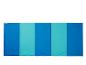 Un tapis de sol bleu et turquoise pour enfants.