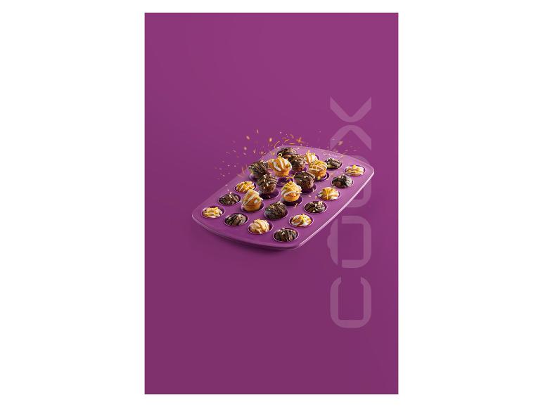 Des mini-muffins dans un moule violet de Cook's.