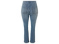 Un jean bleu taille haute