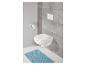 WC mural, réservoir encastré et tapis de bain bleu.