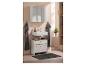 Meuble de salle de bain avec lavabo, miroir et armoire murale dans une salle de bain beige.