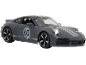 Voiture de sport miniature grise avec phares allumés et numéro 60