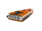 Coupe transversale d'une planche de paddle gonflable, montrant la structure interne et les composants externes.