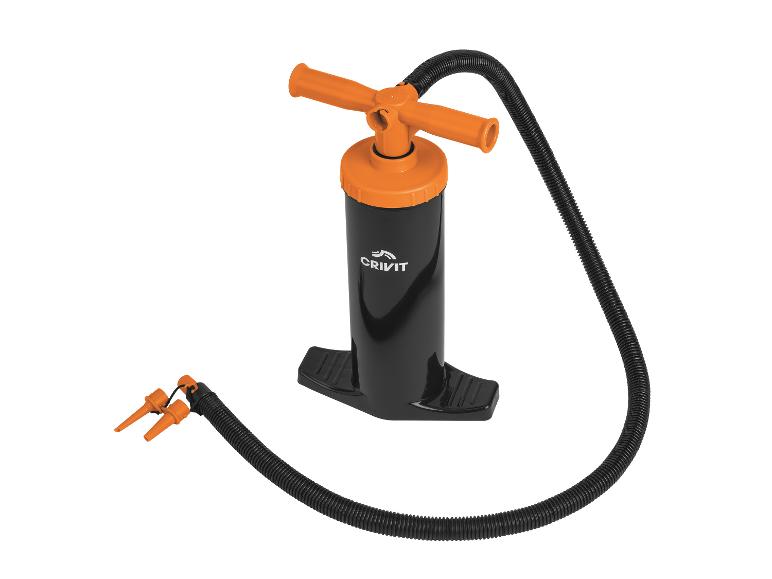 Pompe à pied Crivit noire et orange pour gonflage.