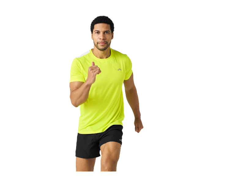 Homme en t-shirt jaune fluo et short noir, vêtements de sport.