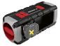 Radio portable avec boutons rouges et compartiment de batterie, montrant une batterie incompatible.