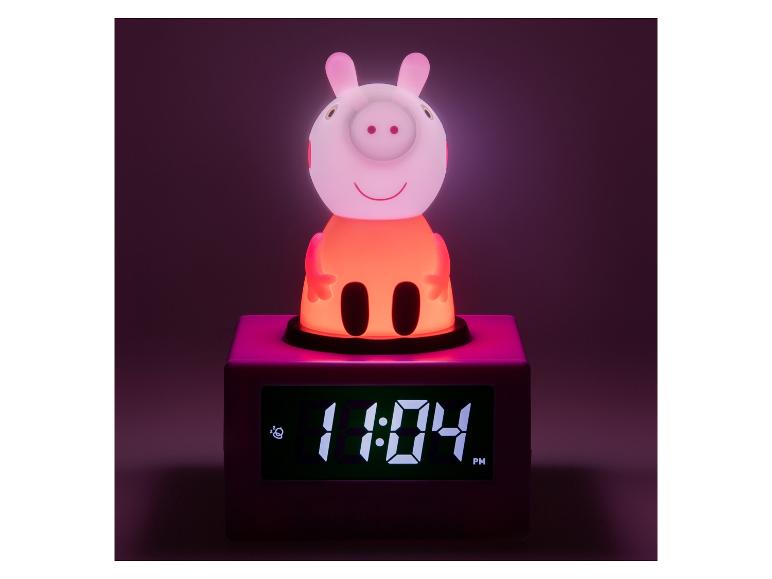 Réveil lumineux en forme de cochon, affichant 11:04 PM.