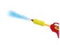 Pistolet à eau JEMAR, rouge et jaune, projetant un jet d'eau.